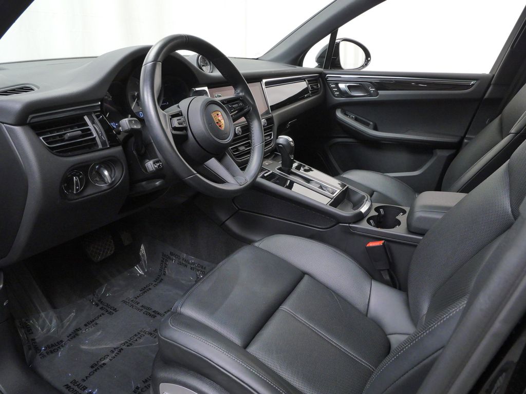 Thumbnail: 2023 Porsche Macan - 2