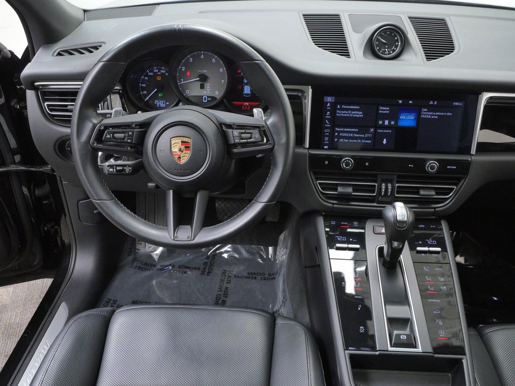 Thumbnail: 2023 Porsche Macan - 6