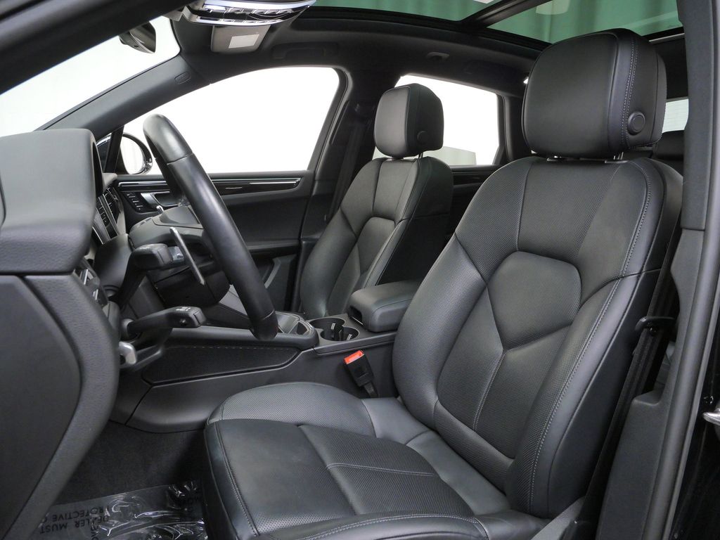 Thumbnail: 2023 Porsche Macan - 7