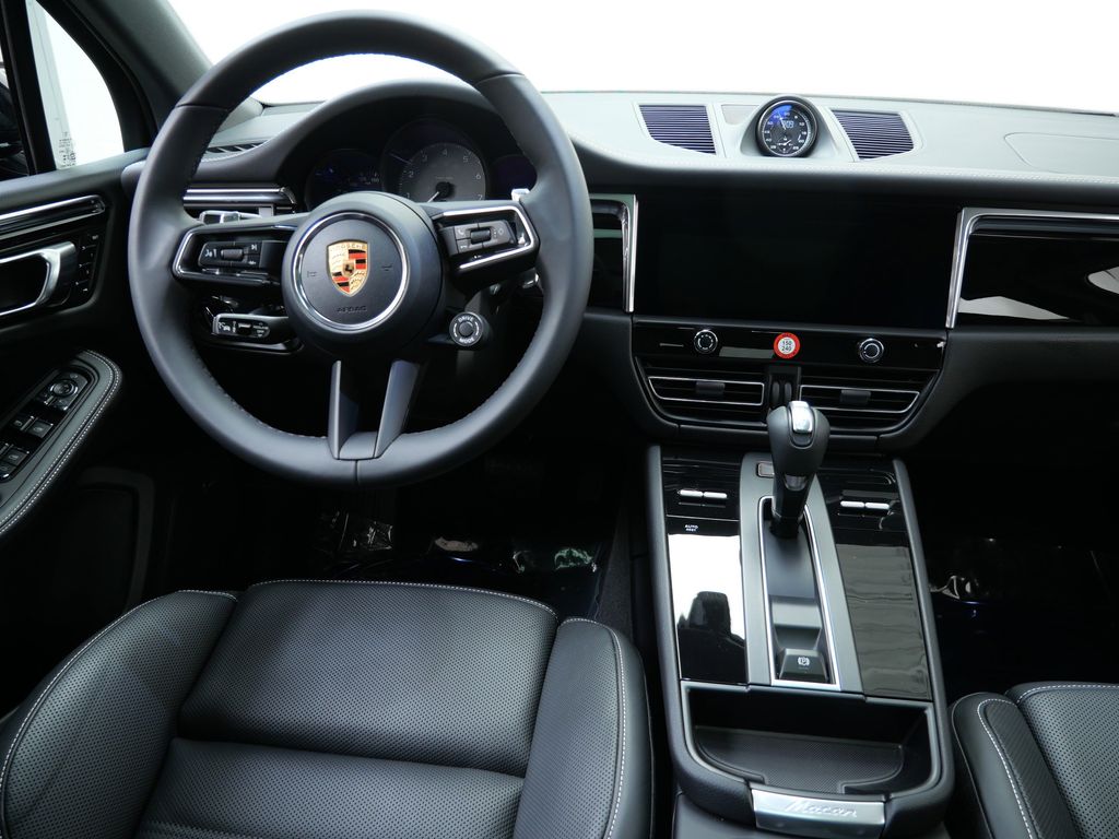 Thumbnail: 2026 Porsche Macan - 8