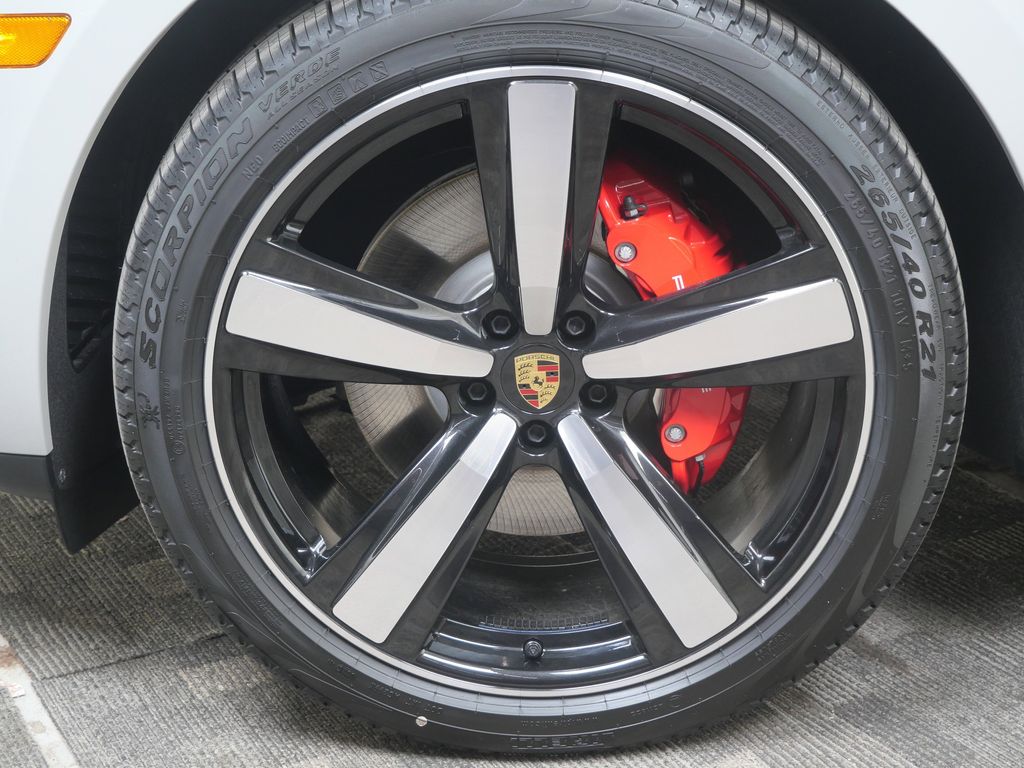 Thumbnail: 2026 Porsche Macan - 7