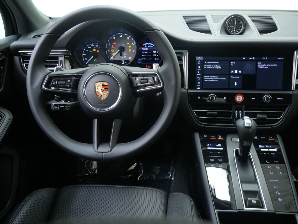 Thumbnail: 2026 Porsche Macan - 8