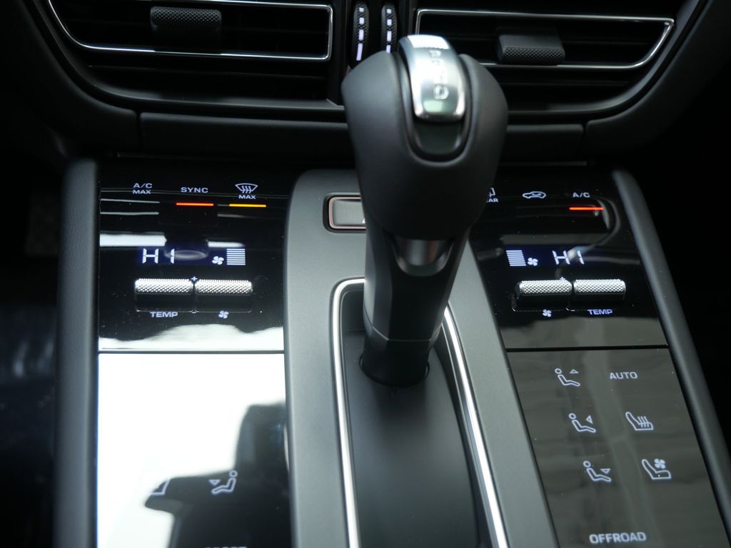Thumbnail: 2026 Porsche Macan - 24