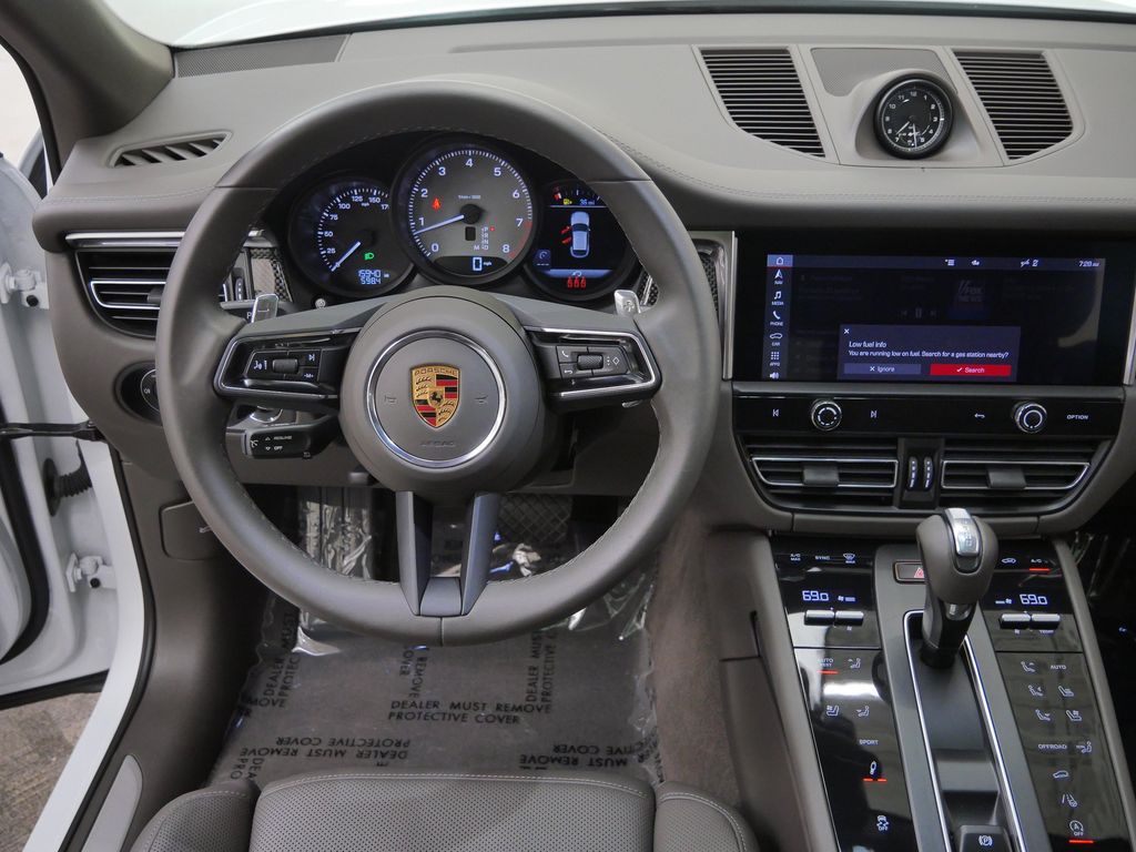Thumbnail: 2022 Porsche Macan - 6