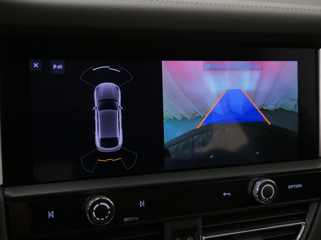 Thumbnail: 2022 Porsche Macan - 27