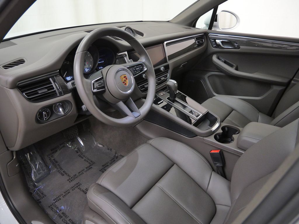 Thumbnail: 2022 Porsche Macan - 2