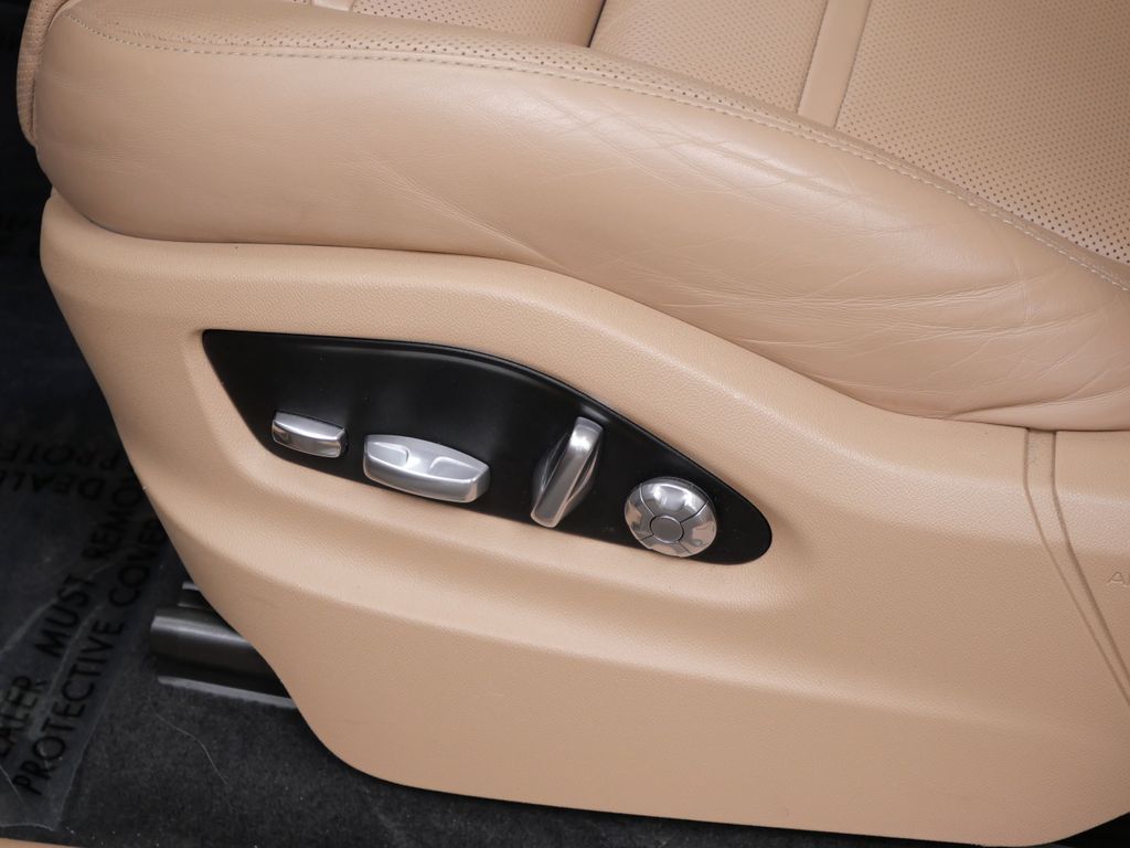 Thumbnail: 2021 Porsche Cayenne - 17