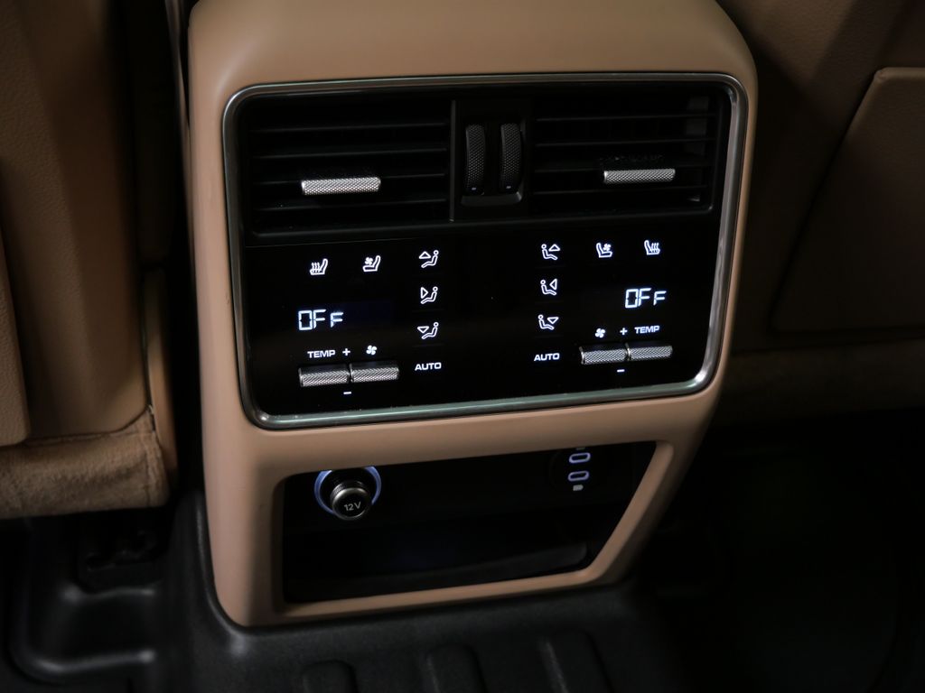 Thumbnail: 2021 Porsche Cayenne - 19