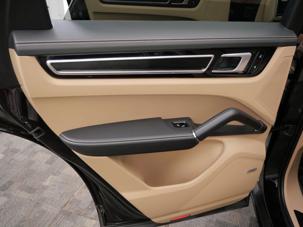 Thumbnail: 2021 Porsche Cayenne - 18
