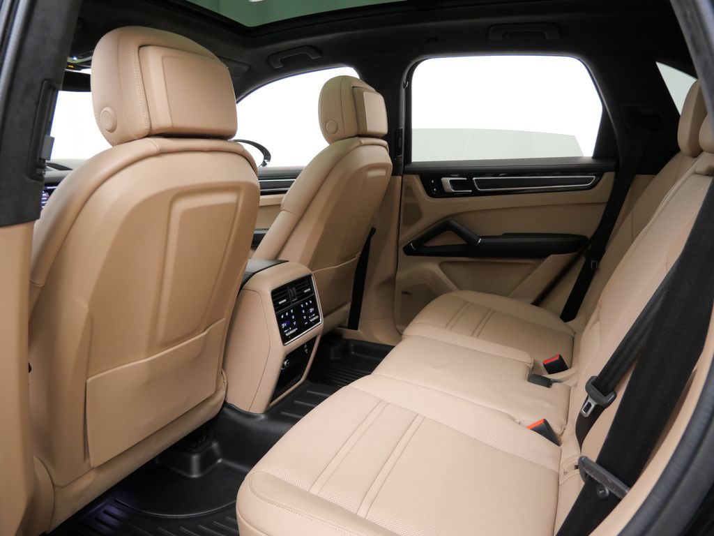Thumbnail: 2021 Porsche Cayenne - 9