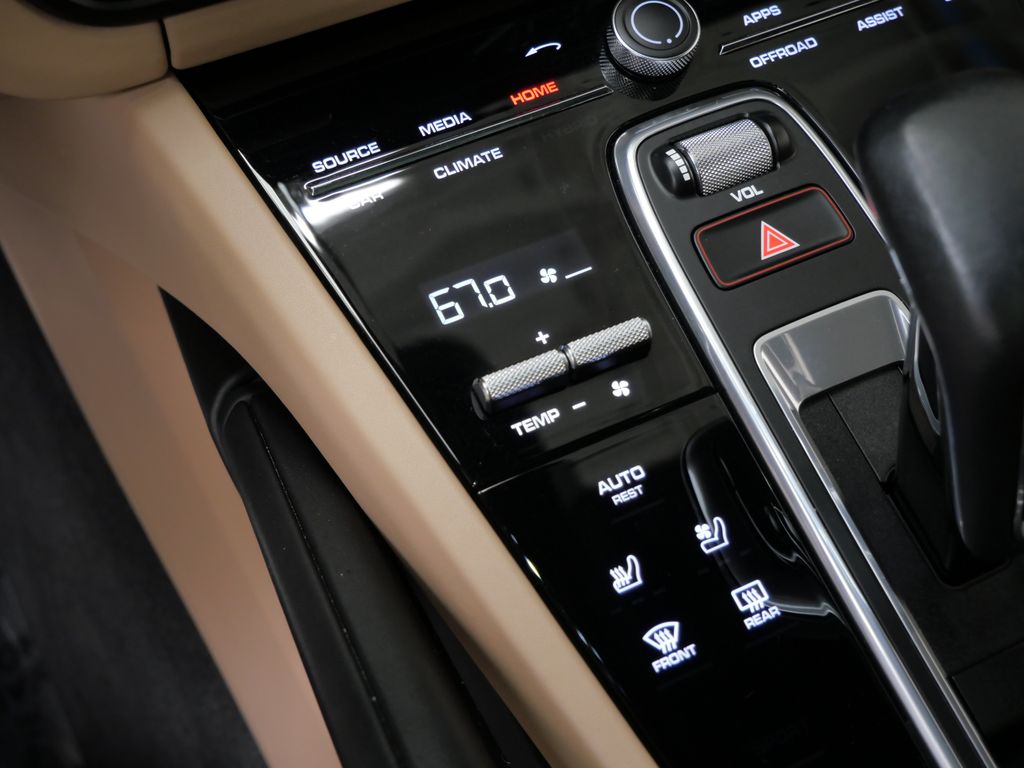 Thumbnail: 2021 Porsche Cayenne - 11