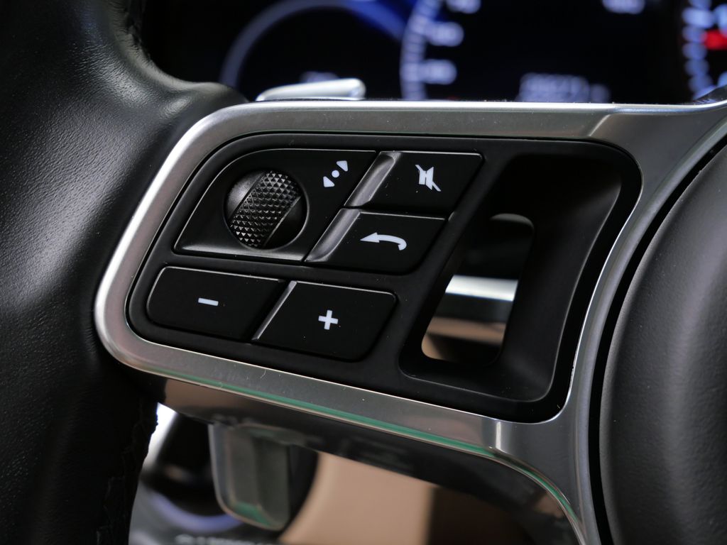 Thumbnail: 2021 Porsche Cayenne - 21