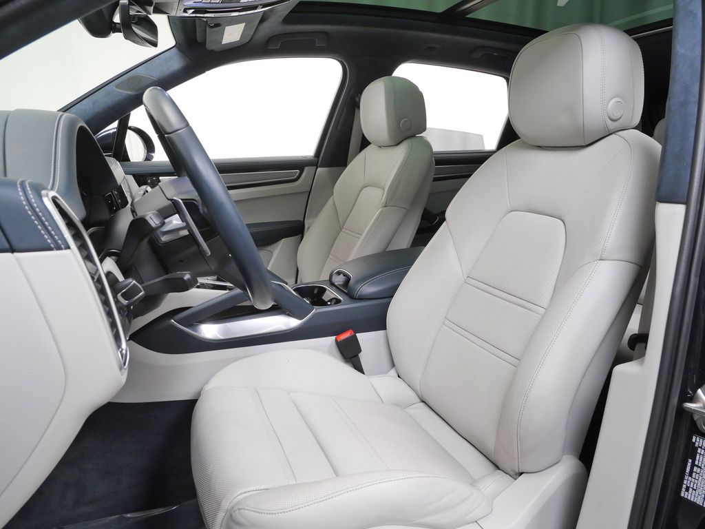 Thumbnail: 2023 Porsche Cayenne - 8