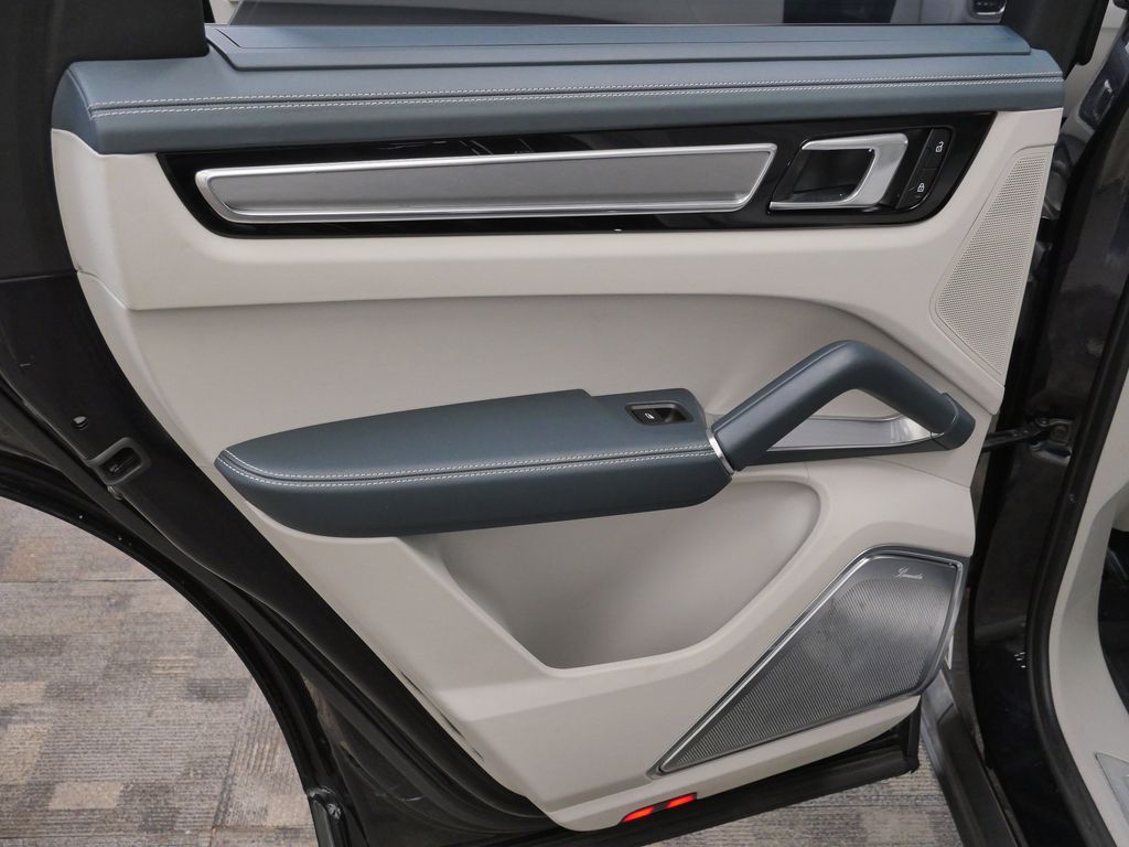Thumbnail: 2023 Porsche Cayenne - 18