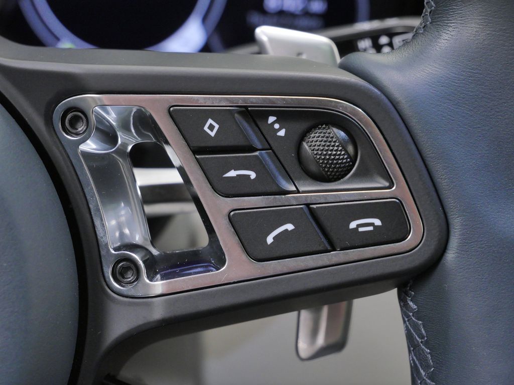Thumbnail: 2023 Porsche Cayenne - 22