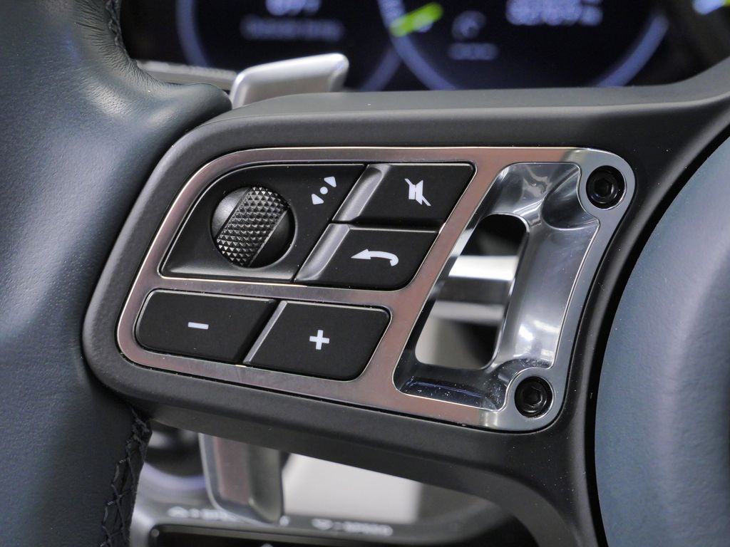 Thumbnail: 2023 Porsche Cayenne - 21