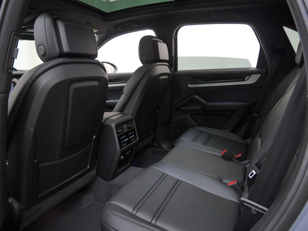 Thumbnail: 2026 Porsche Cayenne - 9
