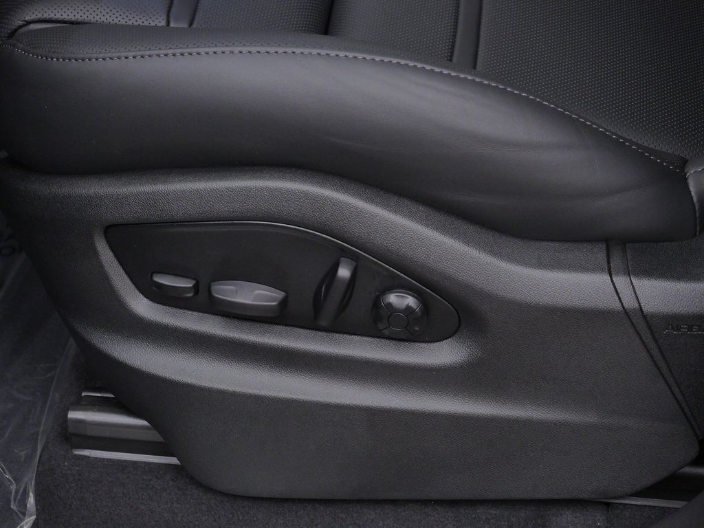 Thumbnail: 2026 Porsche Cayenne - 17