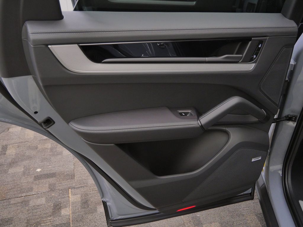 Thumbnail: 2026 Porsche Cayenne - 18