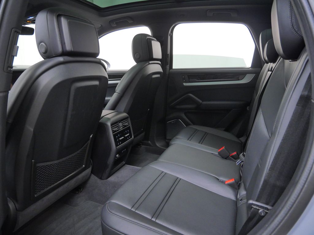 Thumbnail: 2026 Porsche Cayenne - 9