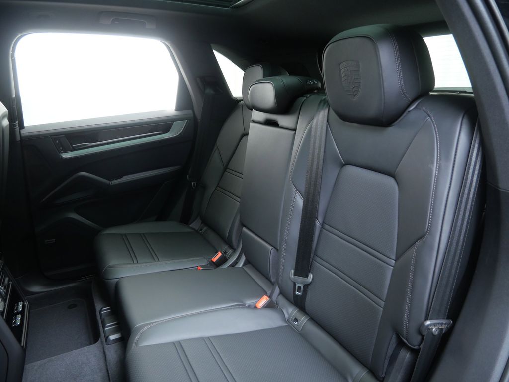 Thumbnail: 2026 Porsche Cayenne - 9