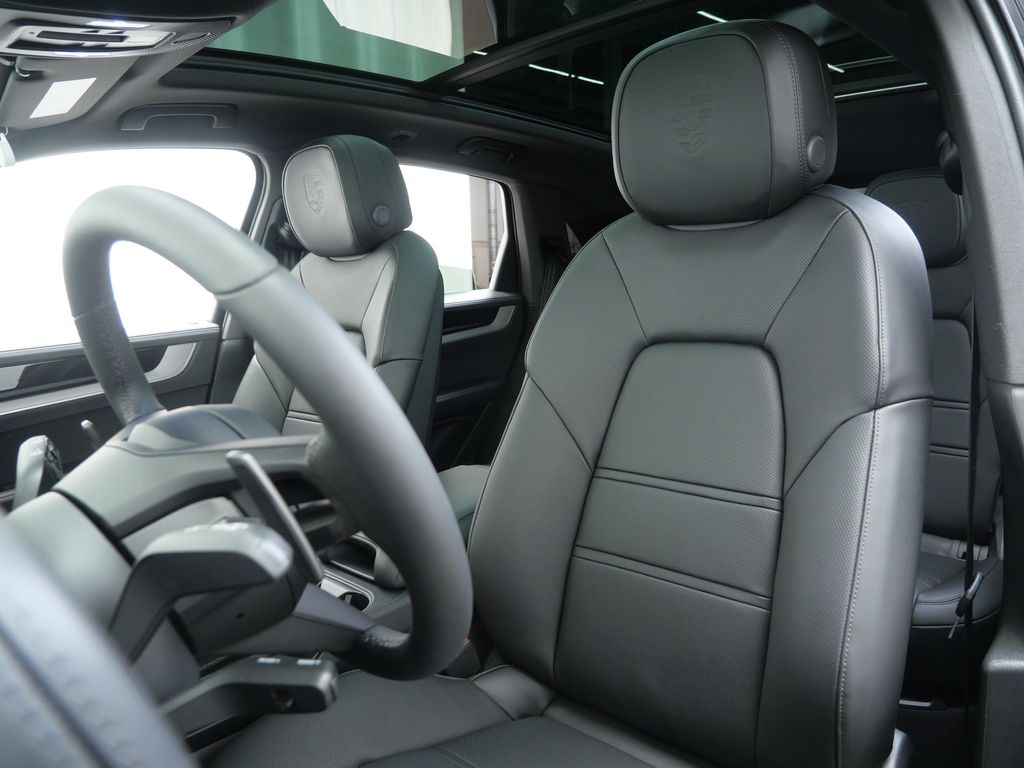 Thumbnail: 2026 Porsche Cayenne - 8
