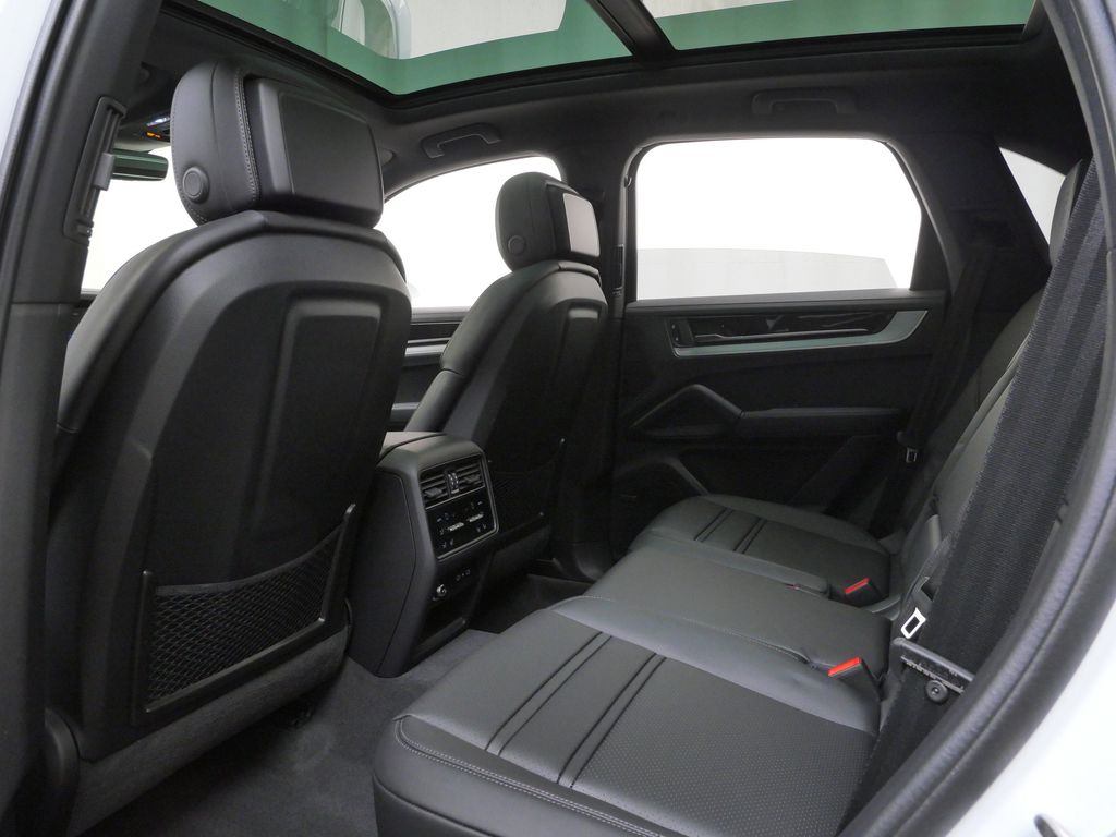 Thumbnail: 2026 Porsche Cayenne - 9