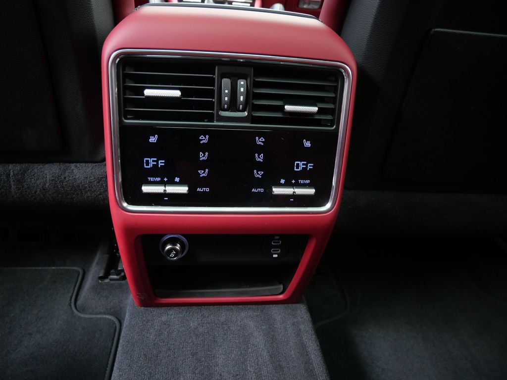 Thumbnail: 2023 Porsche Cayenne - 18