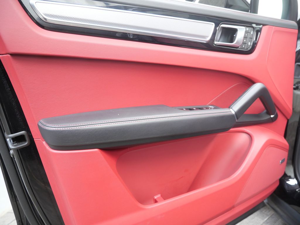 Thumbnail: 2023 Porsche Cayenne - 15