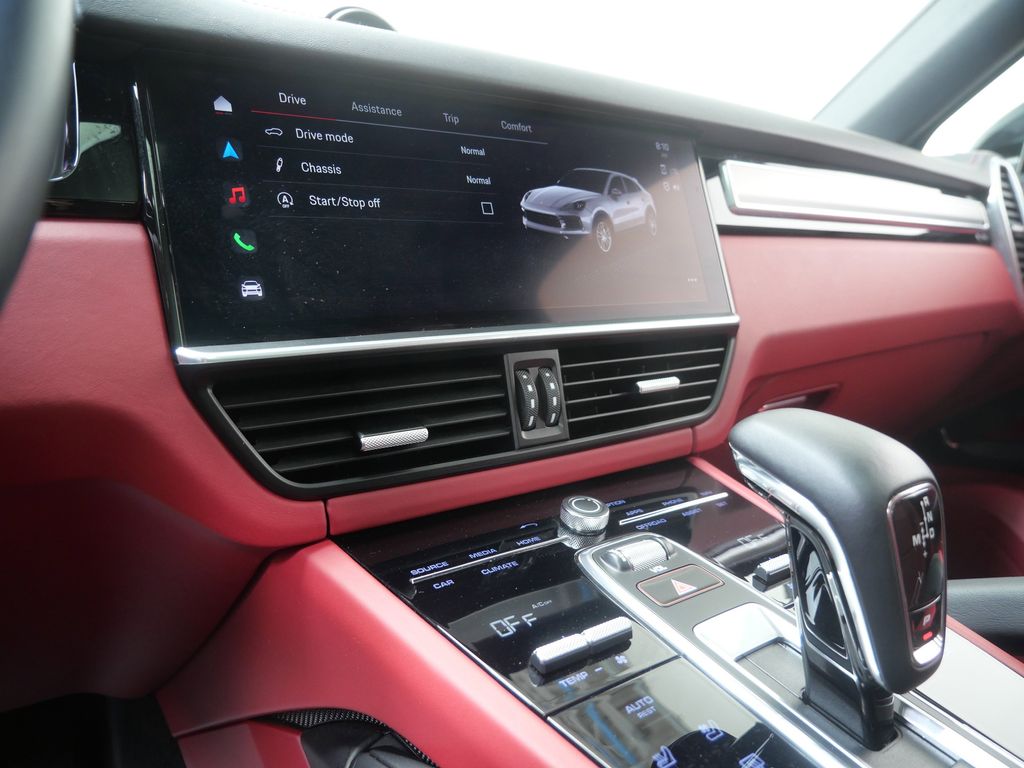 Thumbnail: 2023 Porsche Cayenne - 10