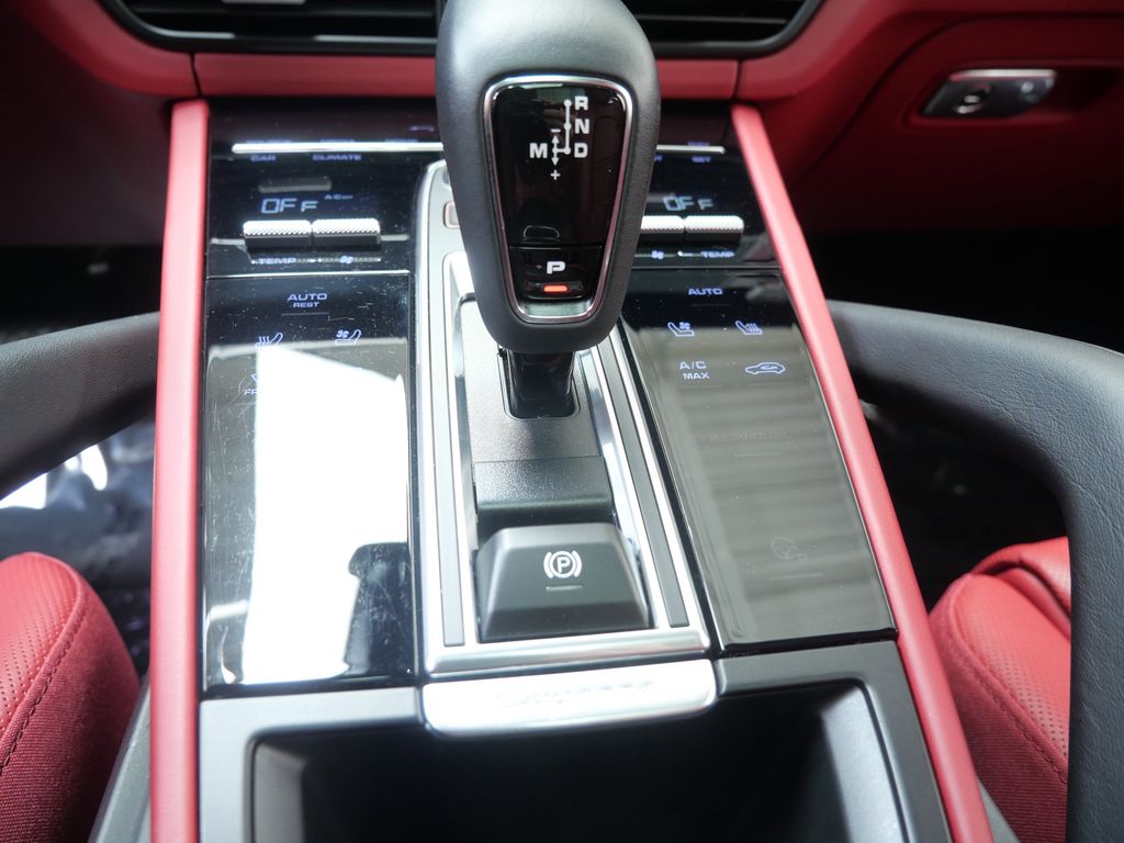 Thumbnail: 2023 Porsche Cayenne - 11