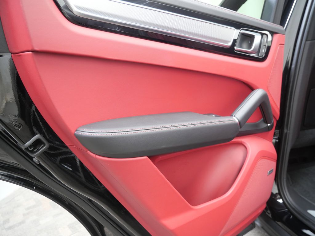 Thumbnail: 2023 Porsche Cayenne - 17