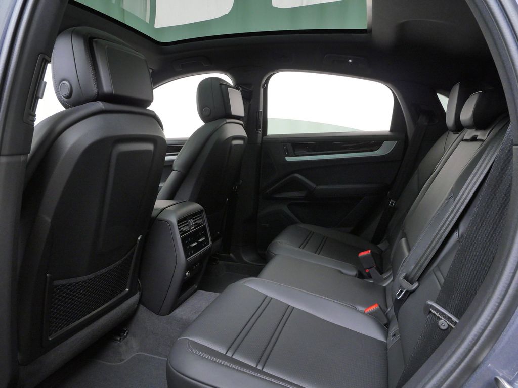 Thumbnail: 2026 Porsche Cayenne - 9