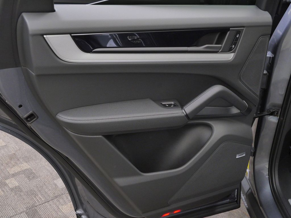 Thumbnail: 2026 Porsche Cayenne - 17