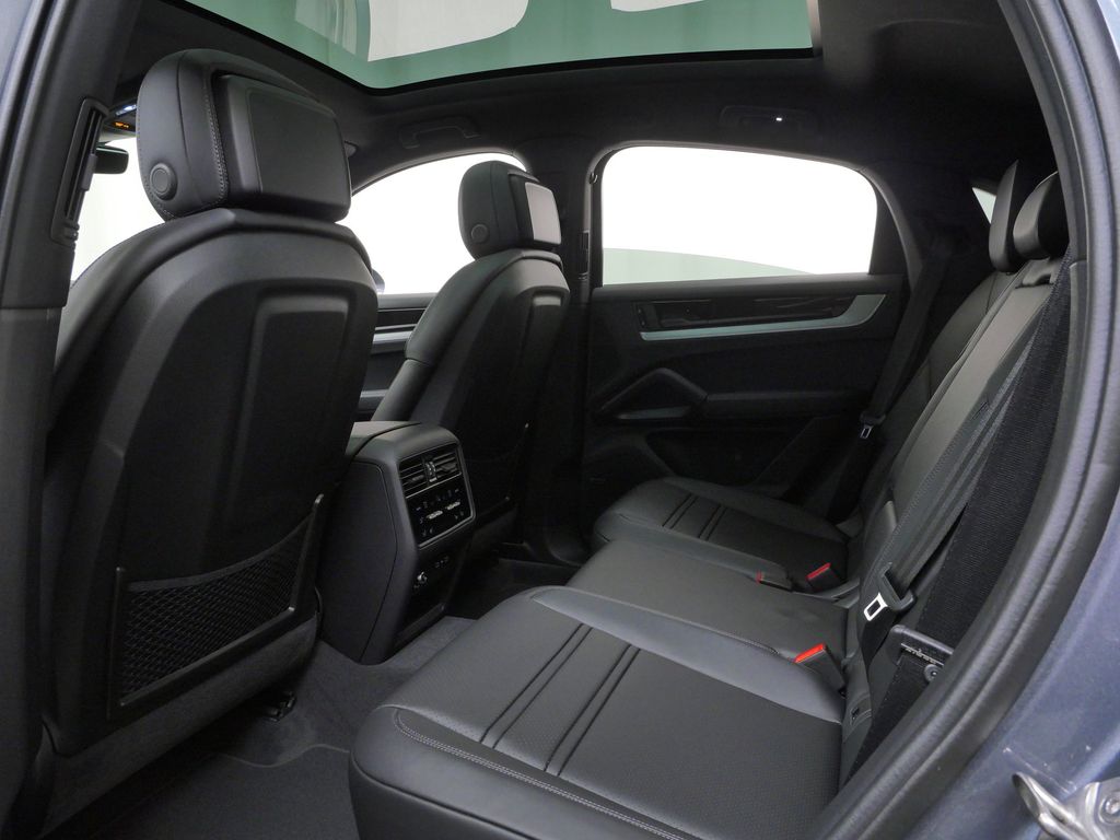 Thumbnail: 2026 Porsche Cayenne - 9
