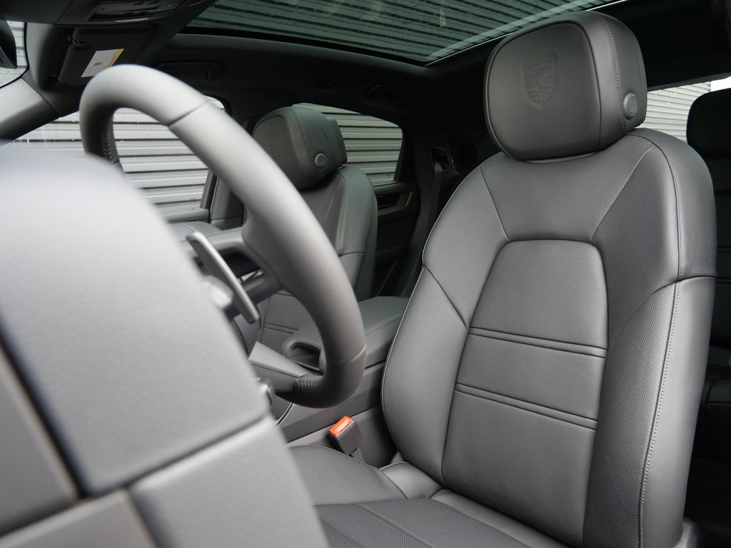 Thumbnail: 2026 Porsche Cayenne - 6