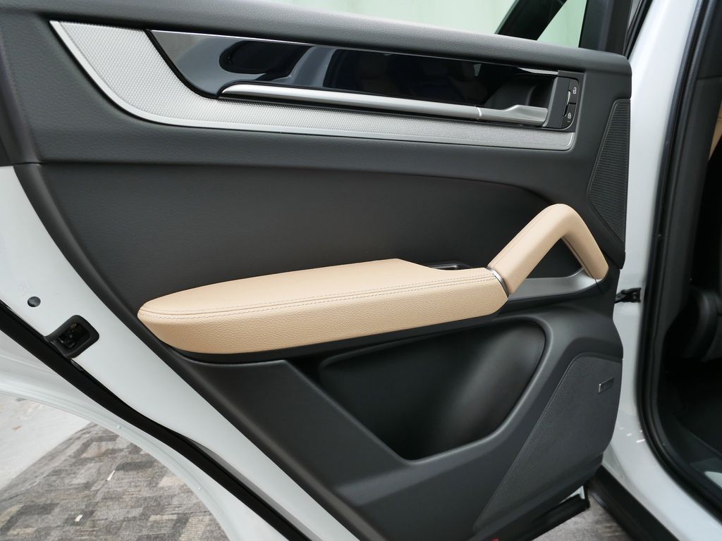 Thumbnail: 2026 Porsche Cayenne - 18