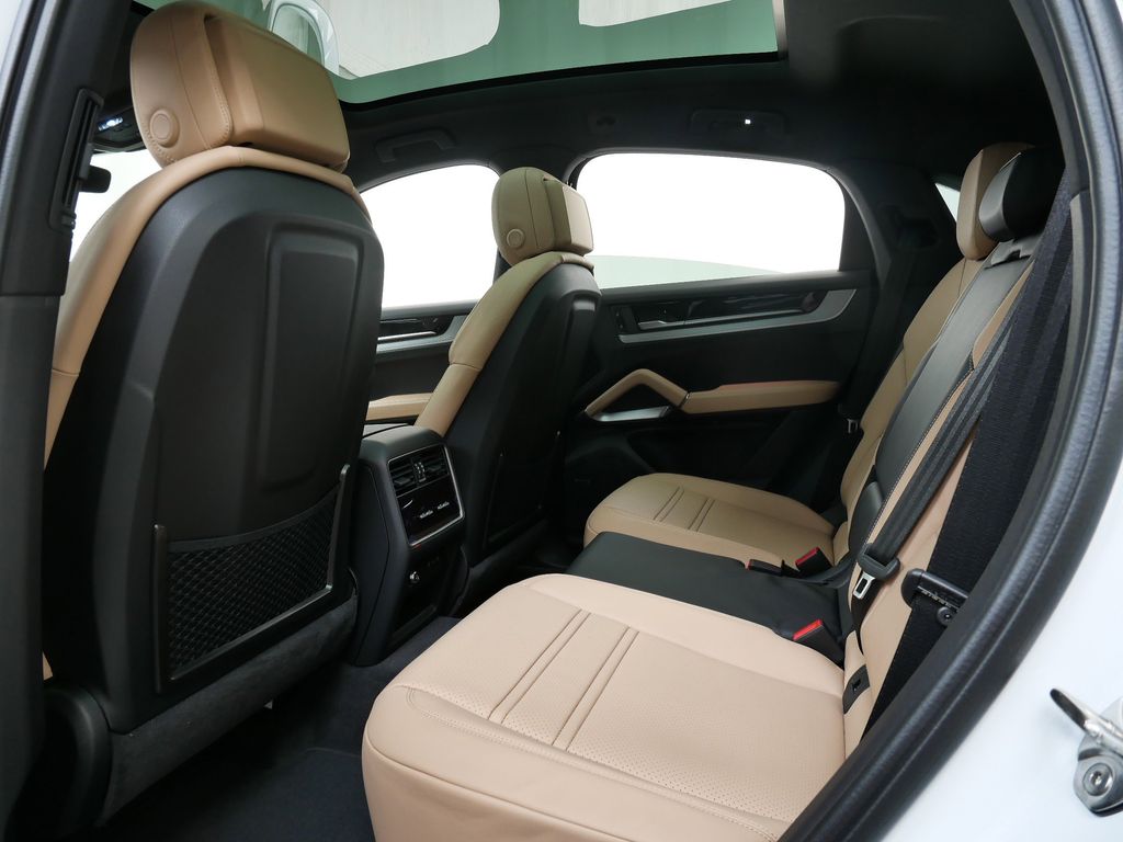Thumbnail: 2026 Porsche Cayenne - 9