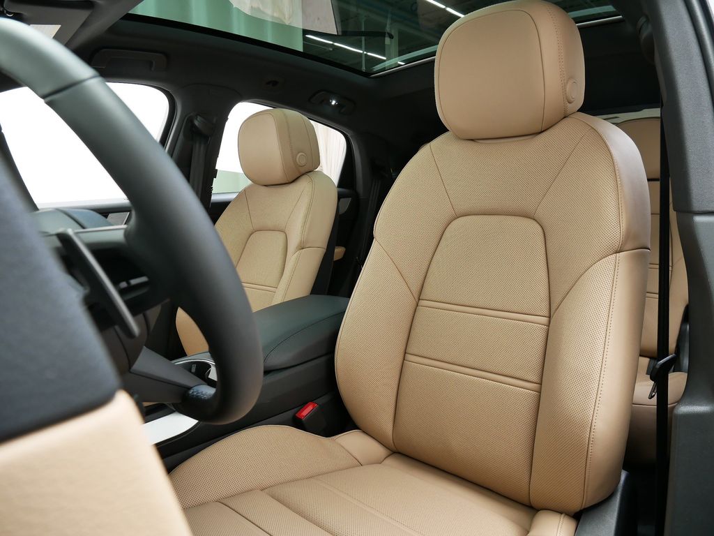Thumbnail: 2026 Porsche Cayenne - 8