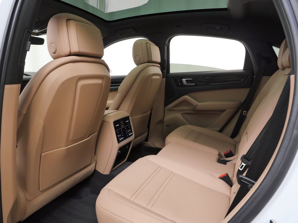 Thumbnail: 2023 Porsche Cayenne - 9