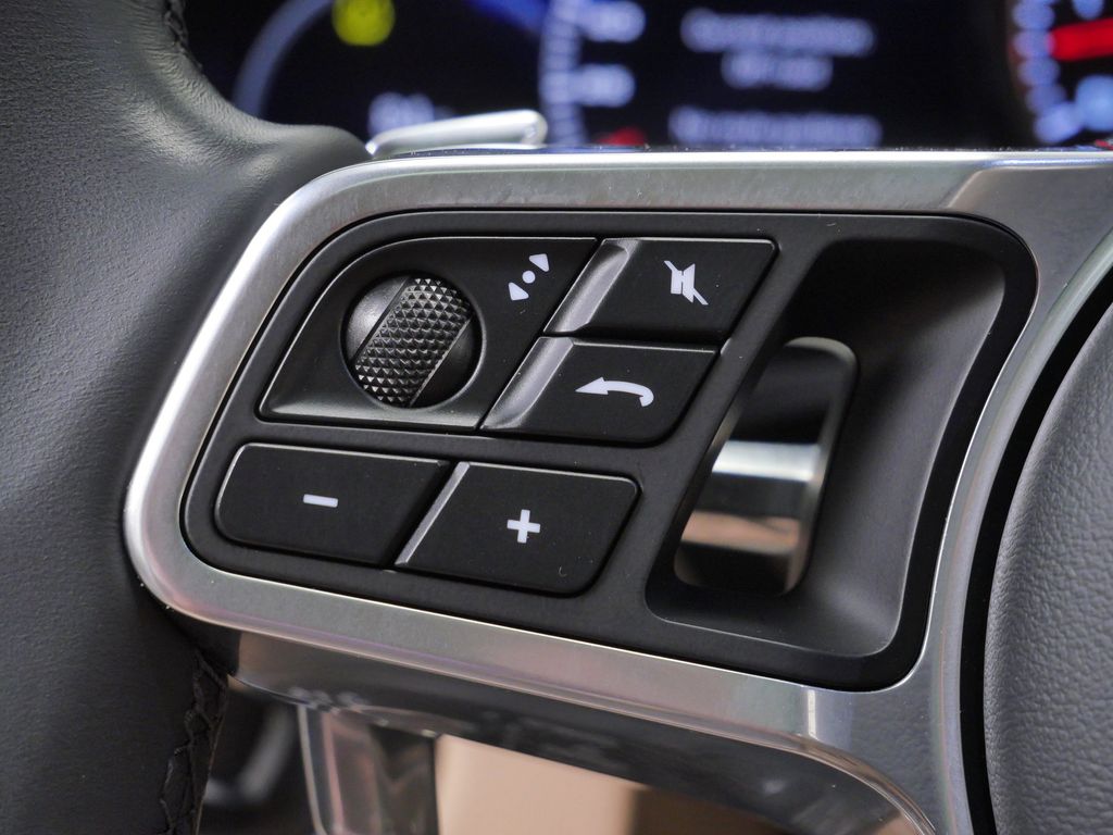 Thumbnail: 2023 Porsche Cayenne - 21