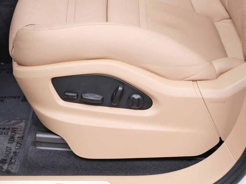 Thumbnail: 2023 Porsche Cayenne - 17