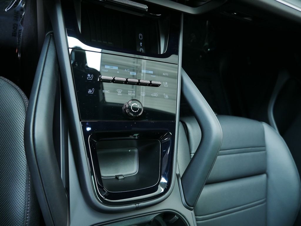 Thumbnail: 2026 Porsche Cayenne - 26