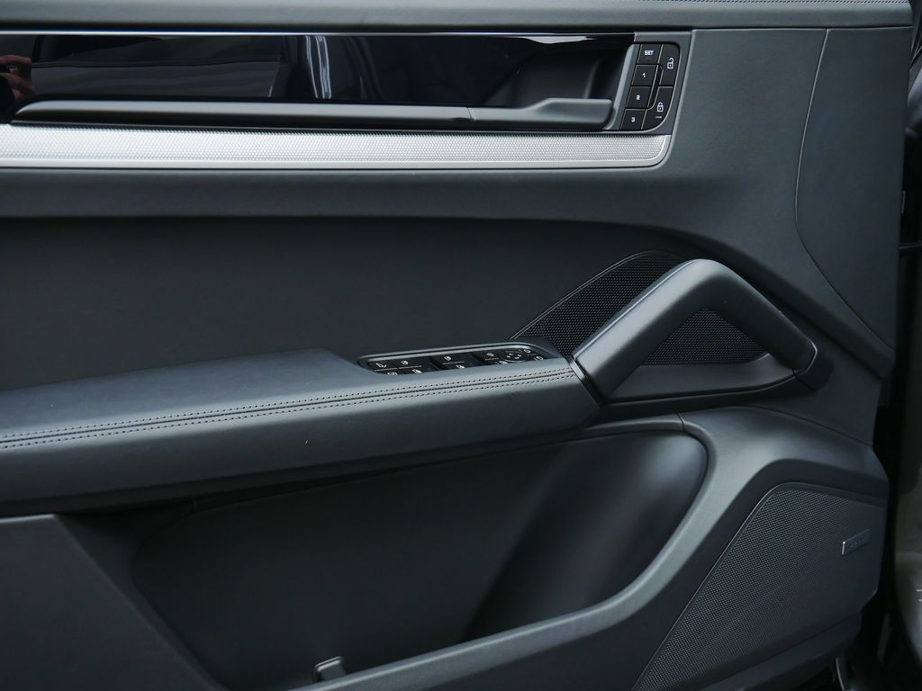 Thumbnail: 2026 Porsche Cayenne - 17