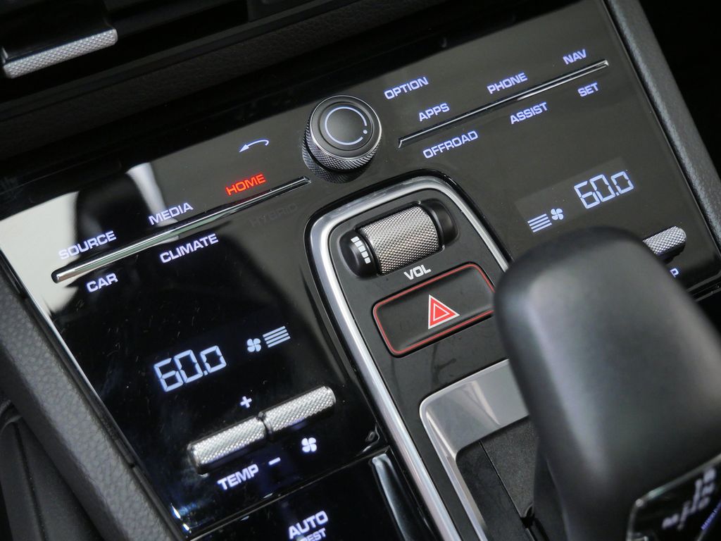 Thumbnail: 2023 Porsche Cayenne - 10