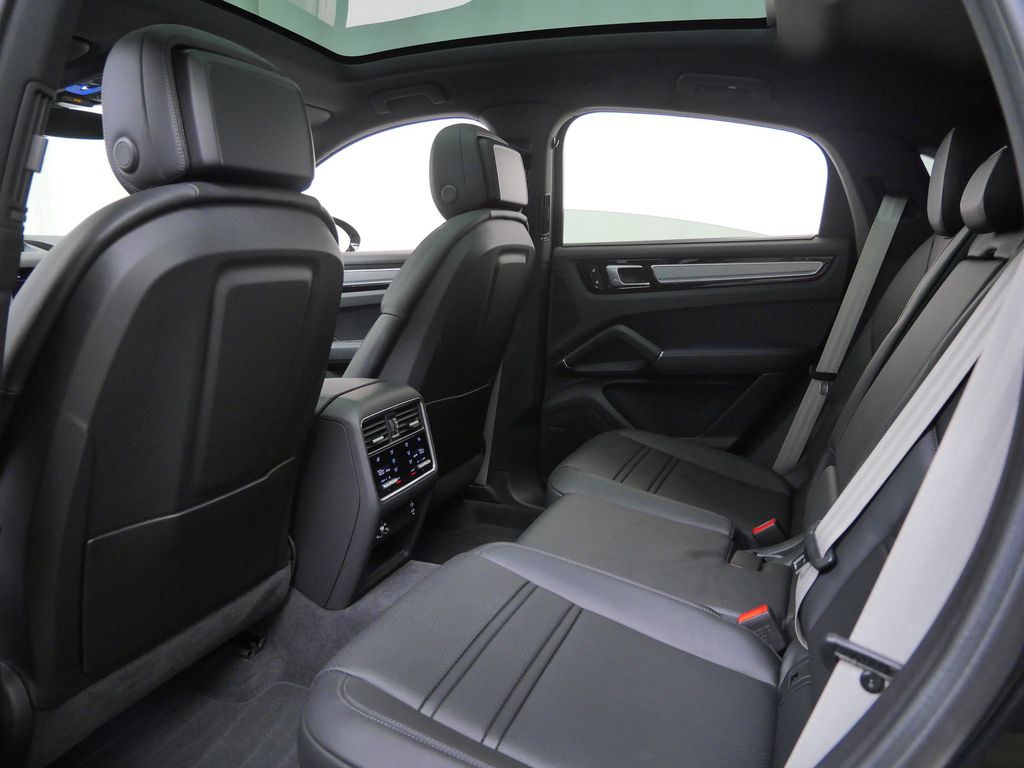 Thumbnail: 2023 Porsche Cayenne - 8