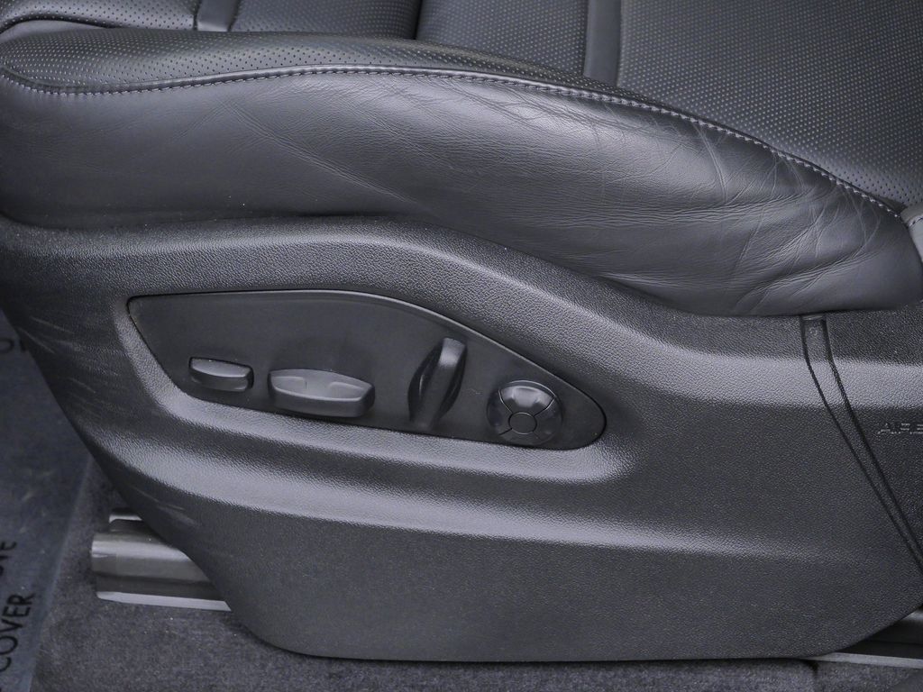 Thumbnail: 2023 Porsche Cayenne - 16