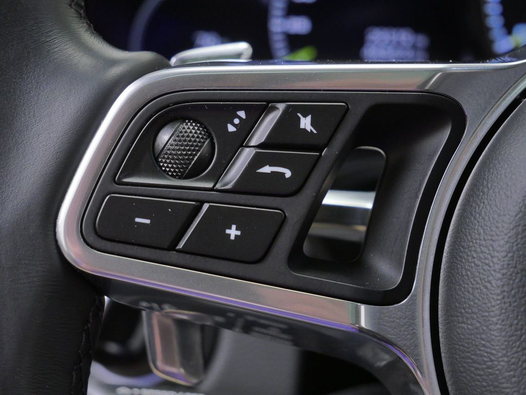 Thumbnail: 2023 Porsche Cayenne - 21