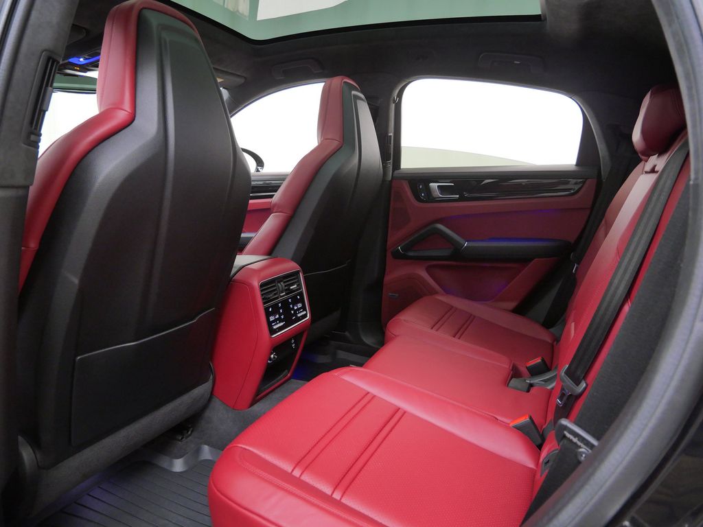 Thumbnail: 2022 Porsche Cayenne - 9