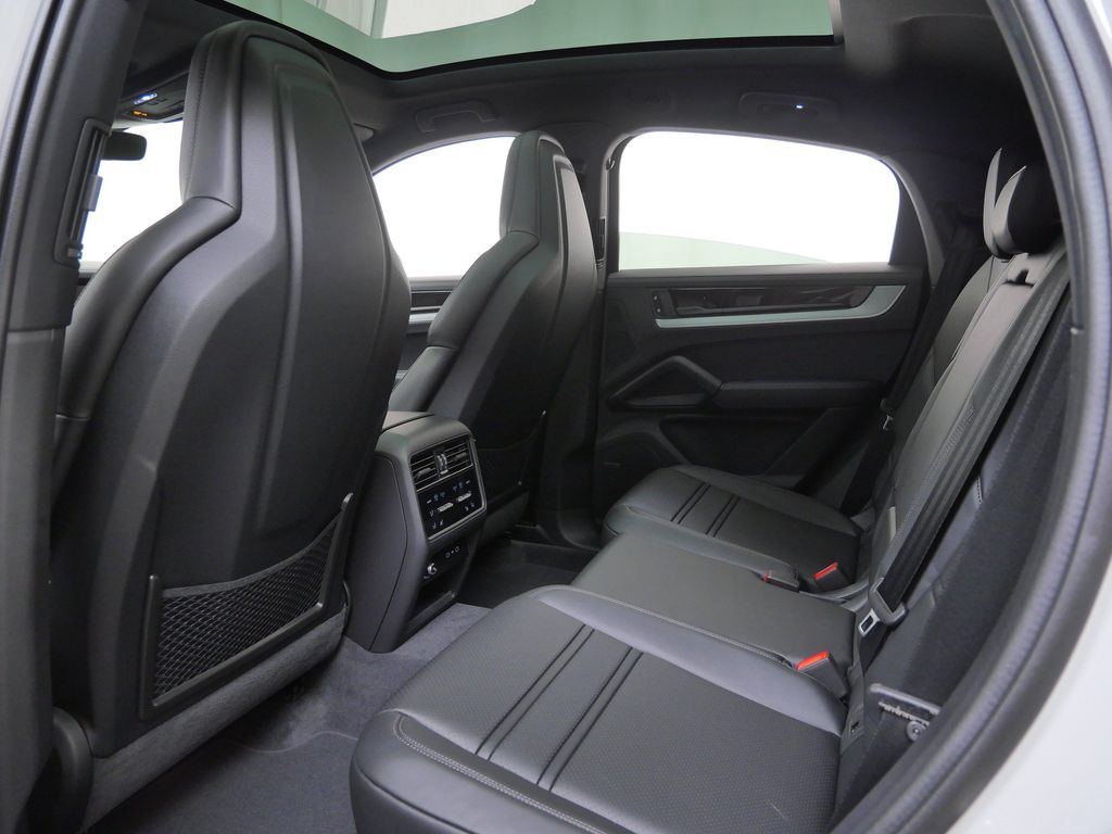 Thumbnail: 2026 Porsche Cayenne - 8